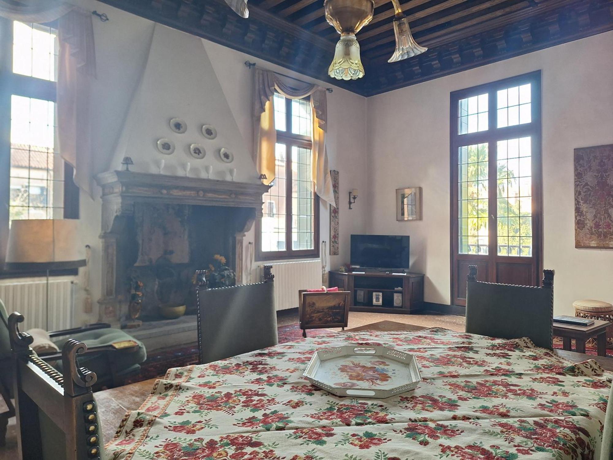 Appartamenti Inside Palazzo Foscarini 威尼斯 外观 照片