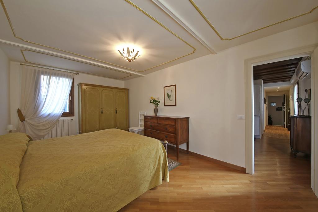 Appartamenti Inside Palazzo Foscarini 威尼斯 外观 照片