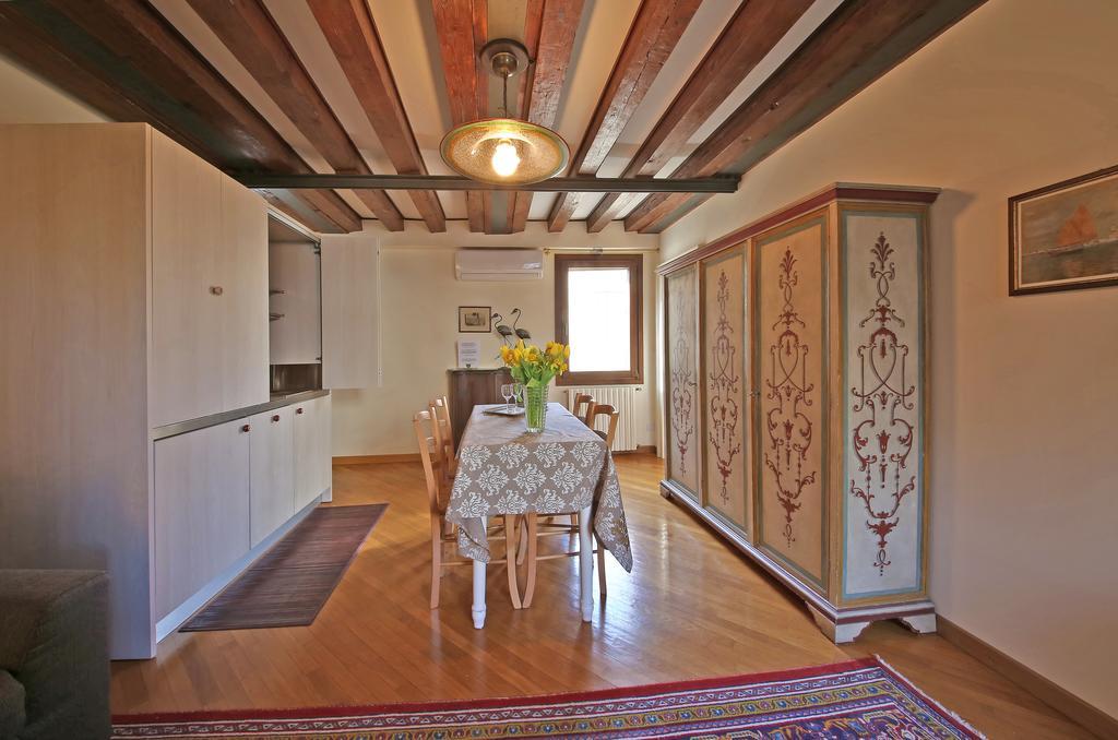 Appartamenti Inside Palazzo Foscarini 威尼斯 外观 照片