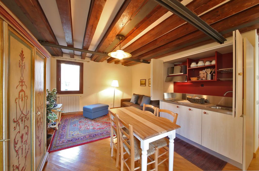 Appartamenti Inside Palazzo Foscarini 威尼斯 外观 照片