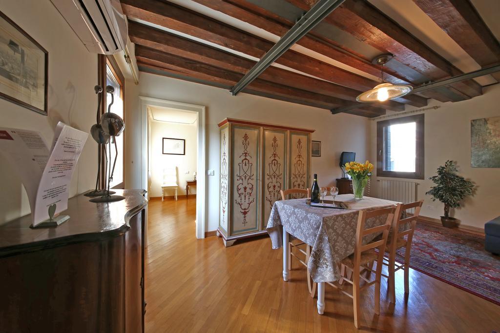 Appartamenti Inside Palazzo Foscarini 威尼斯 外观 照片