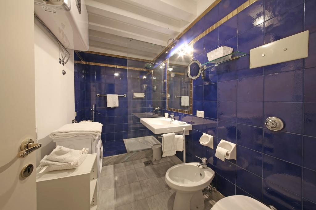Appartamenti Inside Palazzo Foscarini 威尼斯 外观 照片