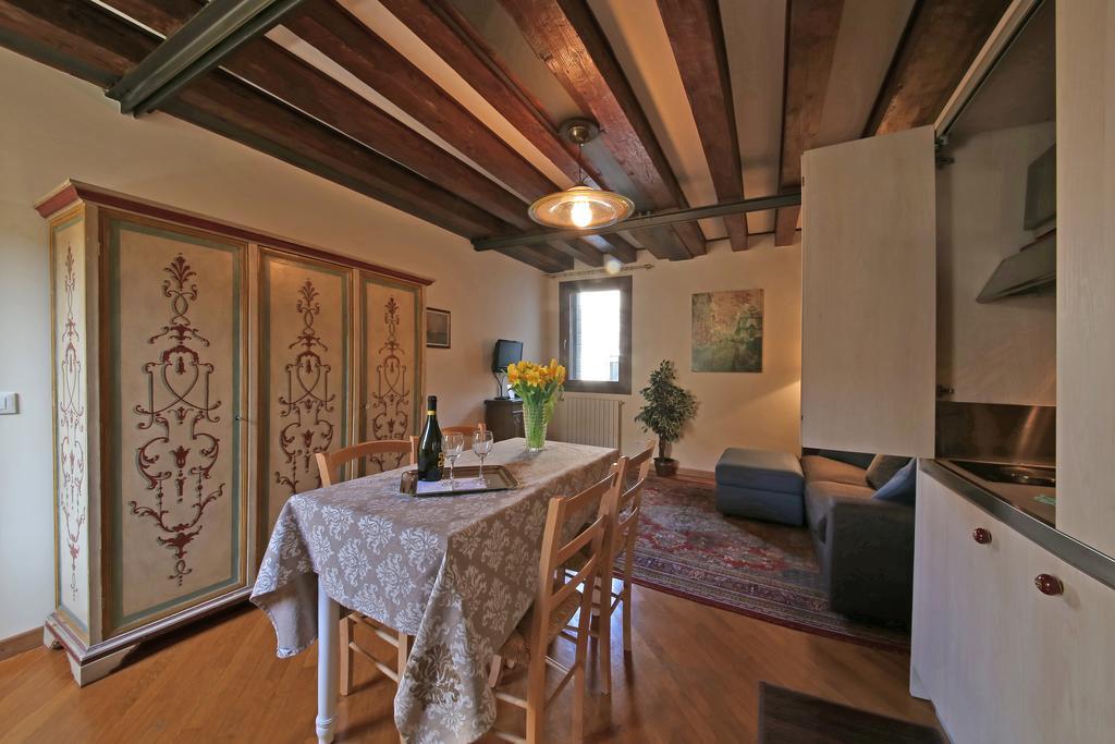 Appartamenti Inside Palazzo Foscarini 威尼斯 外观 照片