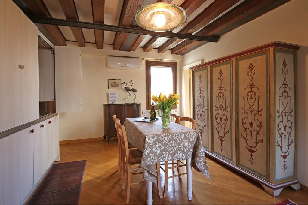 Appartamenti Inside Palazzo Foscarini 威尼斯 外观 照片