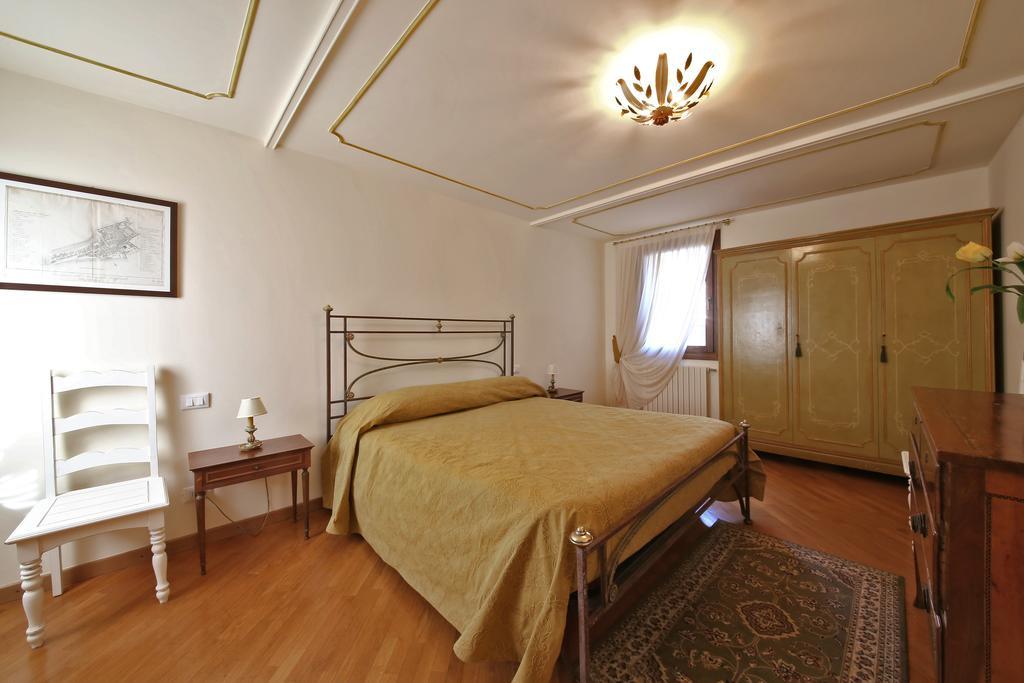 Appartamenti Inside Palazzo Foscarini 威尼斯 外观 照片