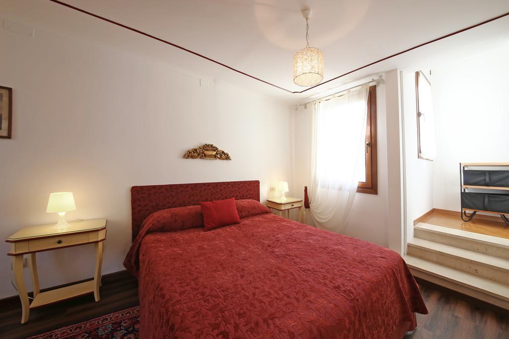 Appartamenti Inside Palazzo Foscarini 威尼斯 外观 照片