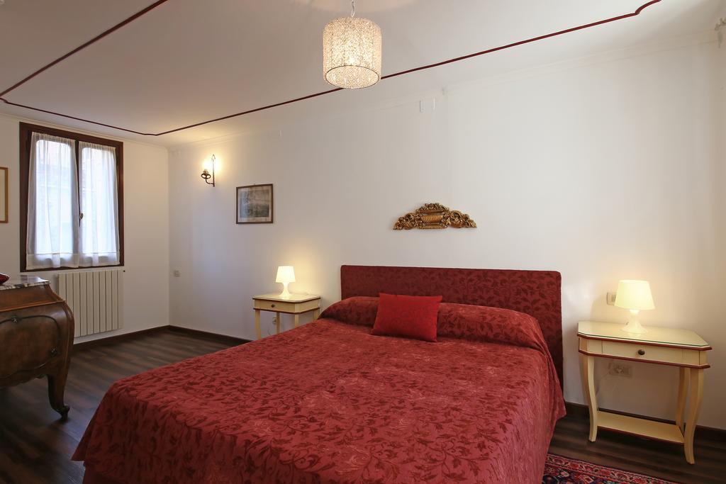 Appartamenti Inside Palazzo Foscarini 威尼斯 外观 照片