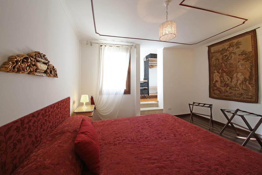 Appartamenti Inside Palazzo Foscarini 威尼斯 外观 照片