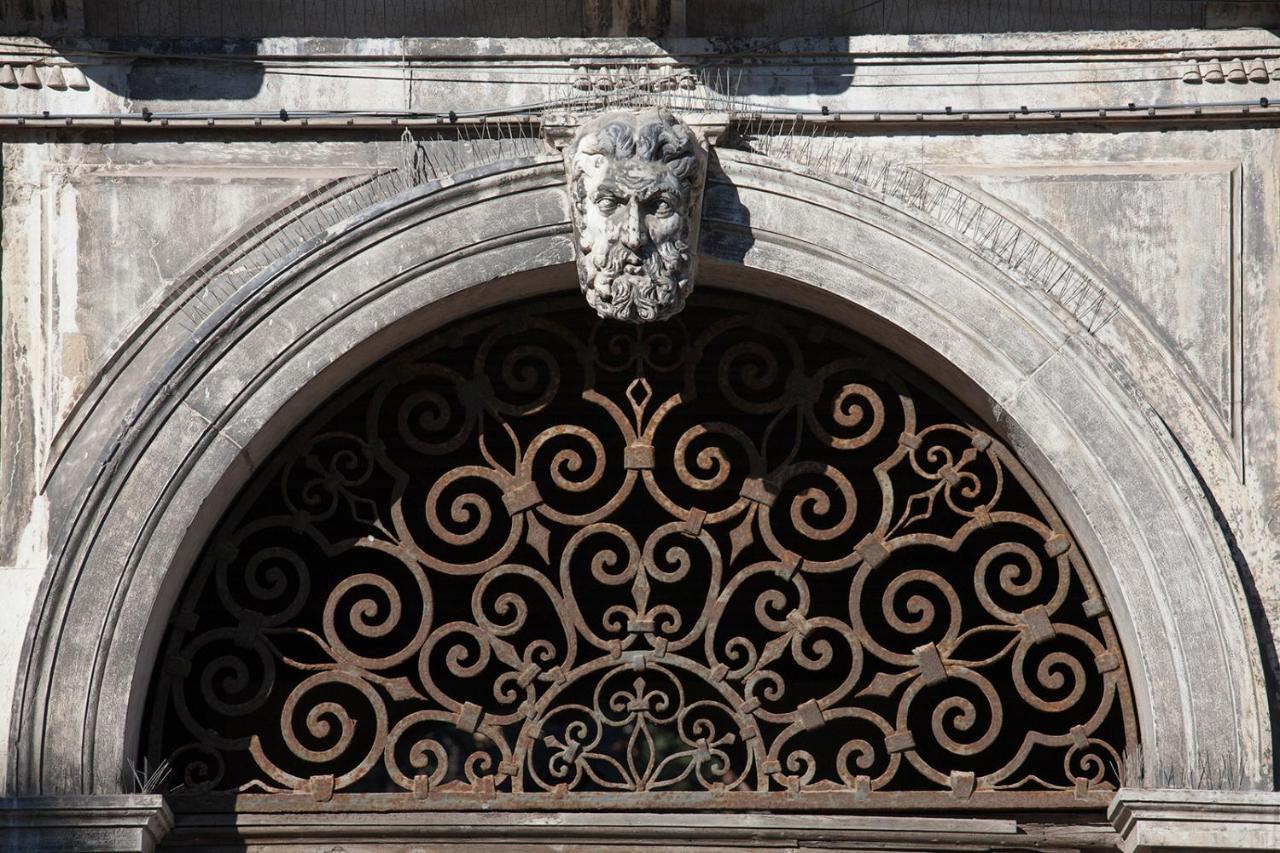 Appartamenti Inside Palazzo Foscarini 威尼斯 外观 照片