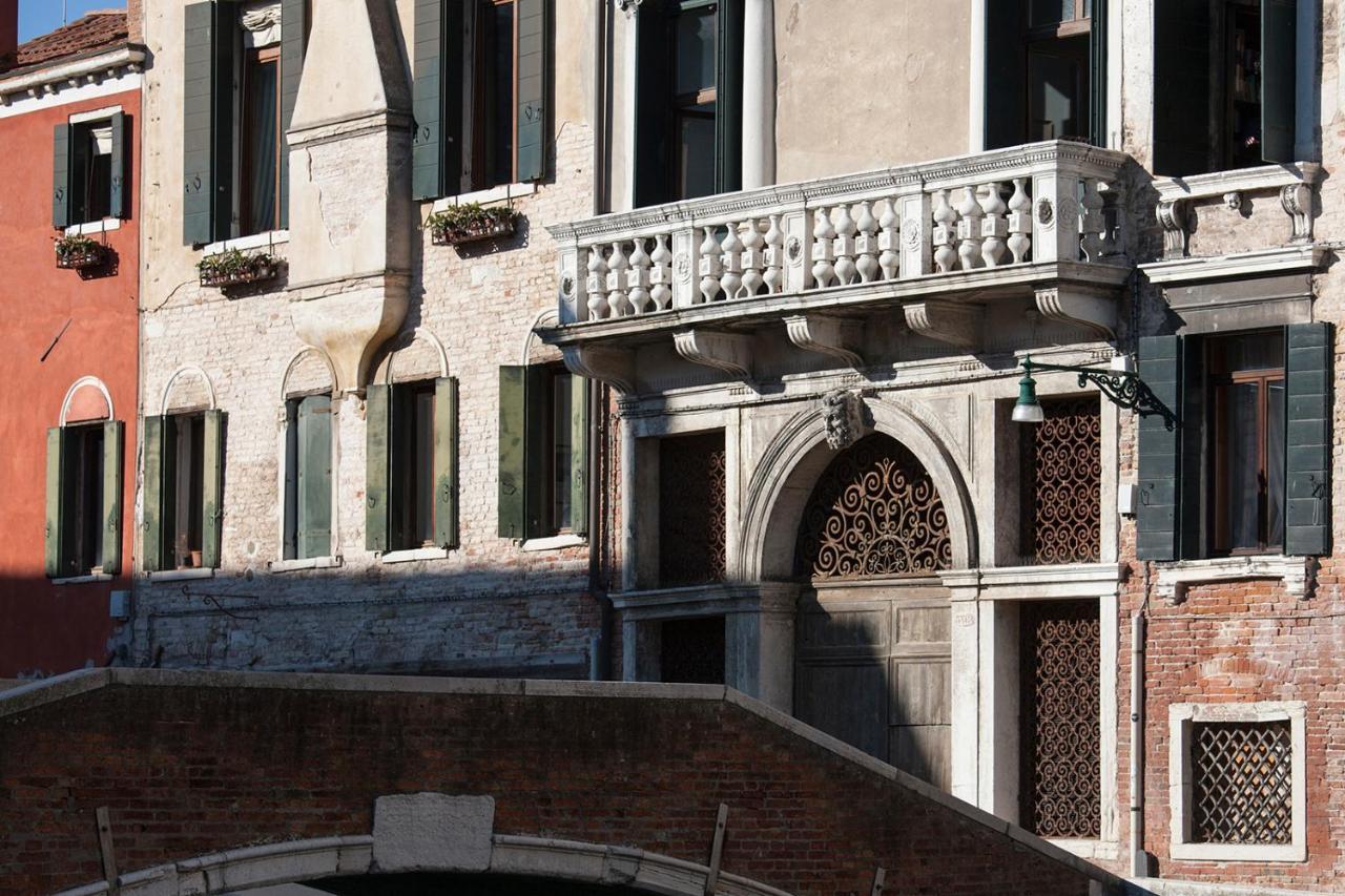 Appartamenti Inside Palazzo Foscarini 威尼斯 外观 照片