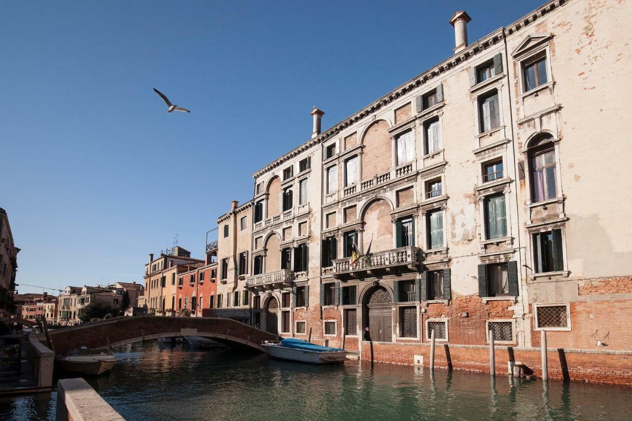 Appartamenti Inside Palazzo Foscarini 威尼斯 外观 照片